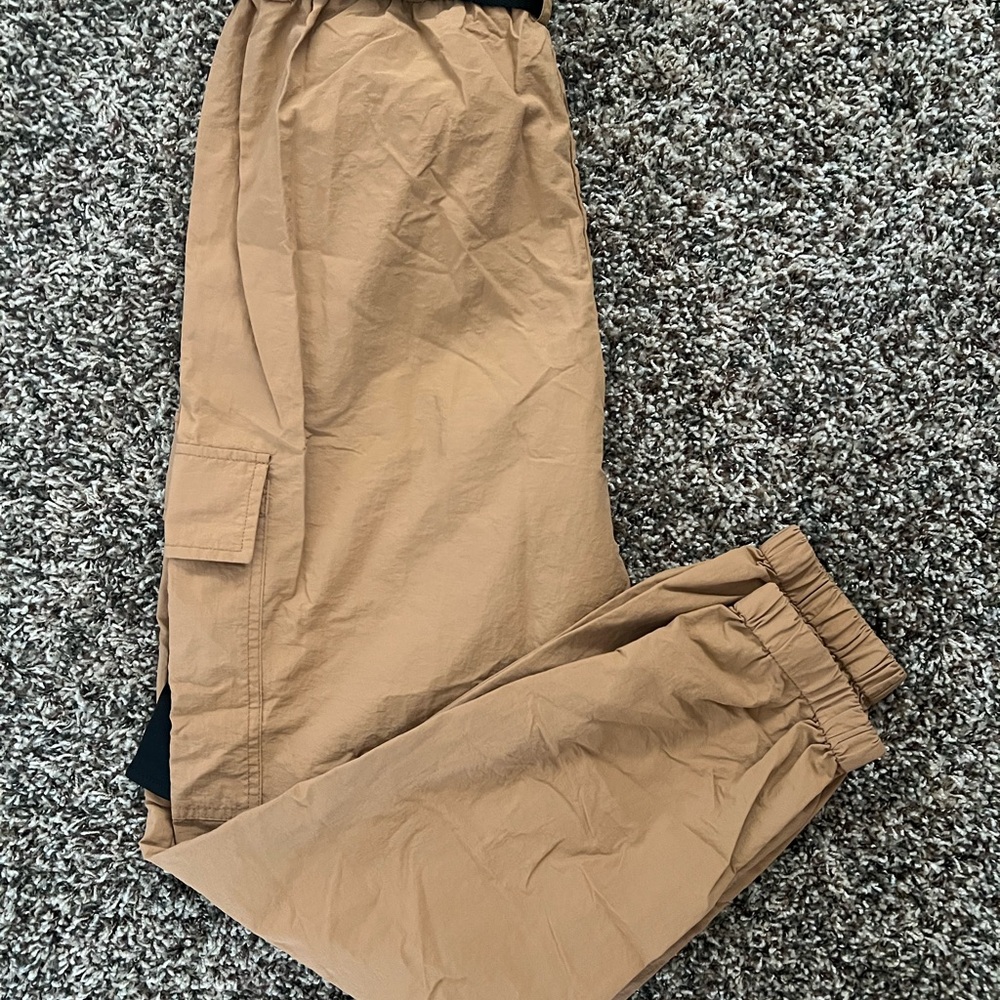 Forever 21 women’s Brown Cargo Pants